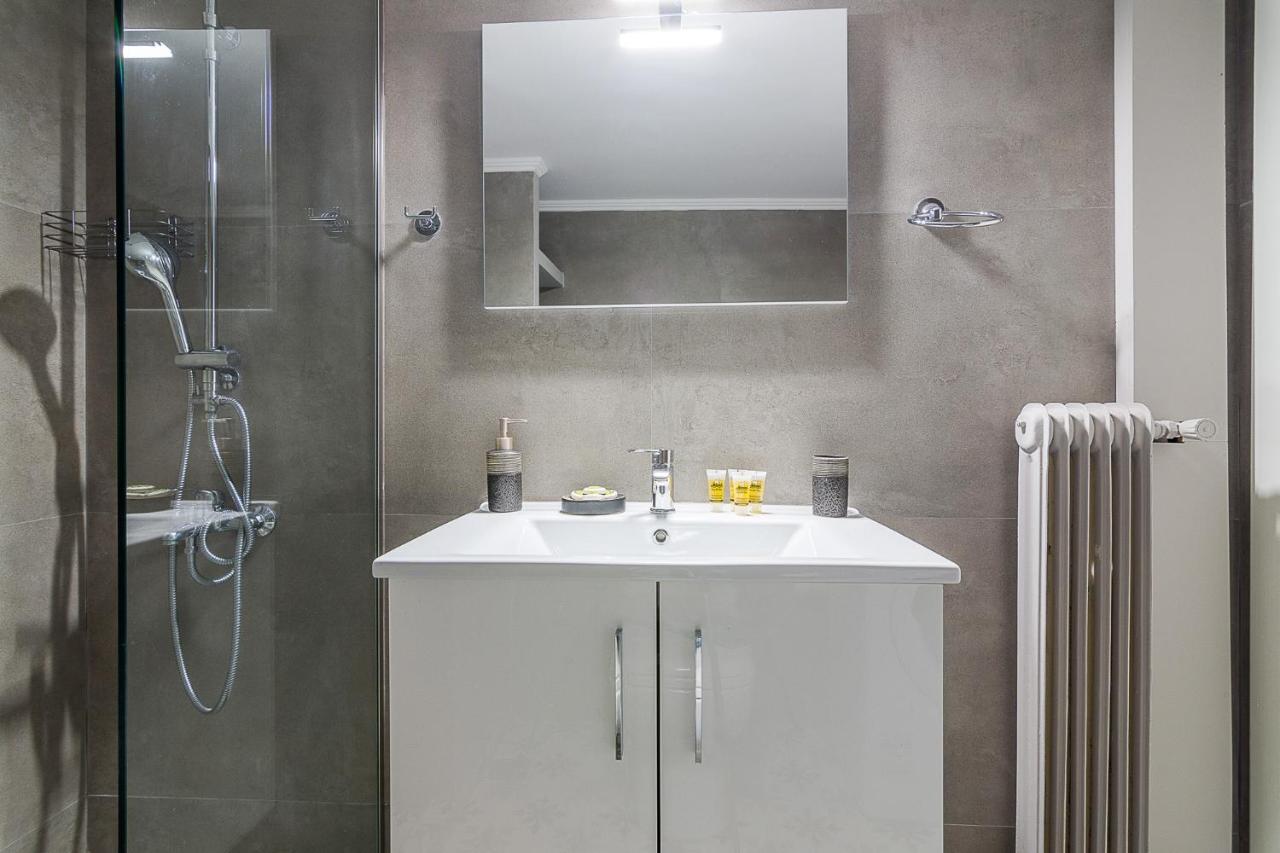 A Modern 2-Bedroom Apartment Near Areios Pagos Αθήνα Εξωτερικό φωτογραφία
